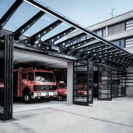 Industrial folding gate