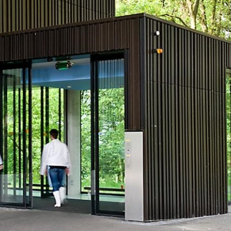 Pintu Otomatis Modern