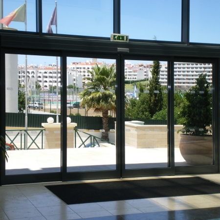 Pintu Otomatis Revolus Bandara Udara