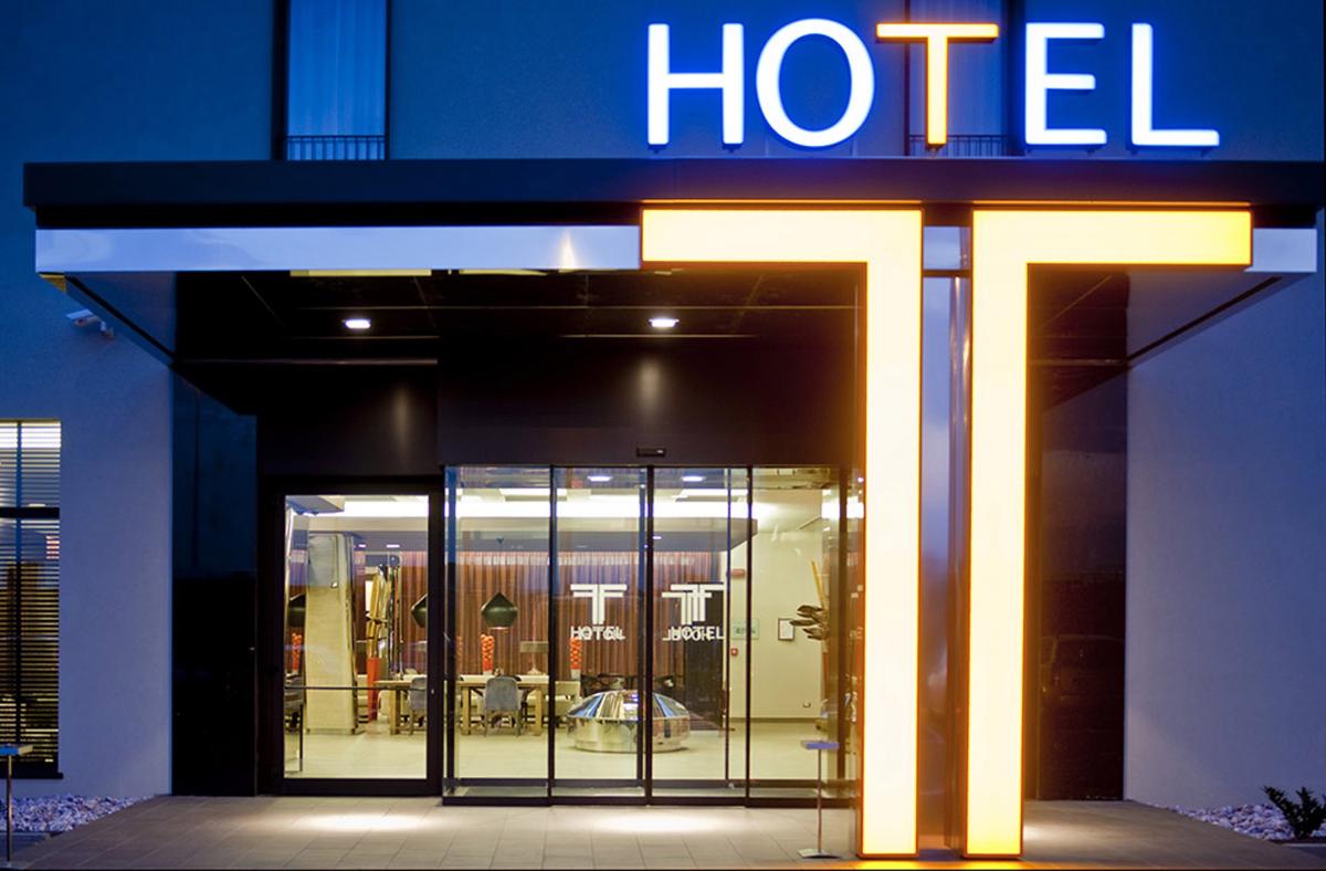 Pintu Otomatis Revolus-T Hotel