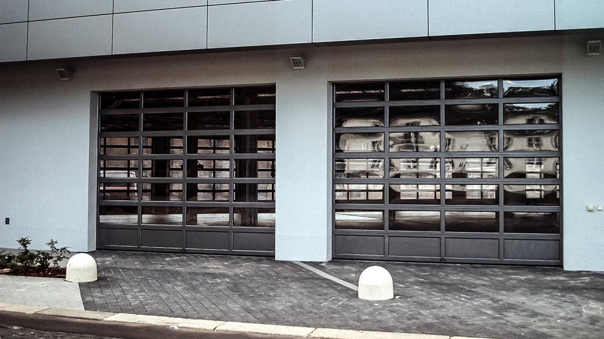 Pintu Otomatis Model Sectional Overhead Door